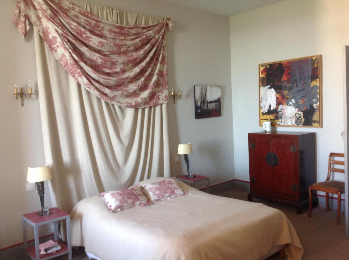 La chambre de Diane Lectoure Extérieur photo